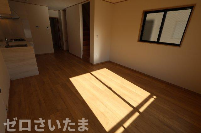 南区大谷場２丁目4-2(1号棟)新築一戸建ての居間・リビング|撮影日 2025年10月23日 13:50 晴れ