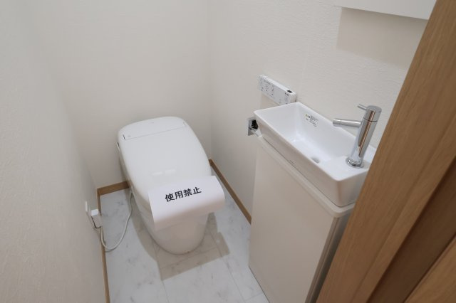 【トイレ】 | 南区大谷場２丁目4-2(1号棟)新築一戸建て | 撮影日 2025年10月23日 13:50 晴れ