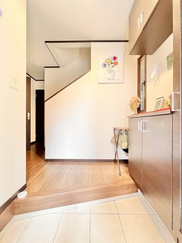 葛飾区東新小岩5丁目中古住宅の玄関|玄関