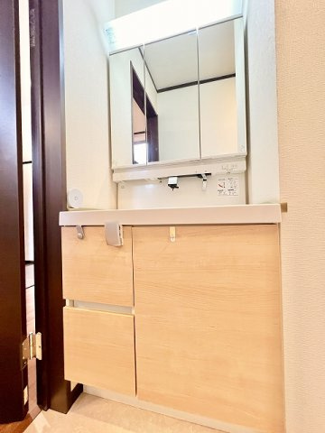 葛飾区東新小岩5丁目中古住宅の独立洗面台|洗面化粧台