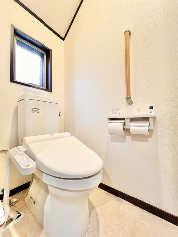 葛飾区東新小岩5丁目中古住宅のトイレ|ウォシュレット機能付きトイレ