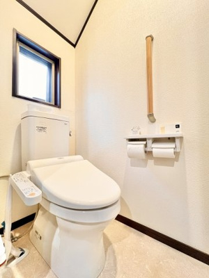 【トイレ】 | 葛飾区東新小岩5丁目中古住宅 | ウォシュレット機能付きトイレ