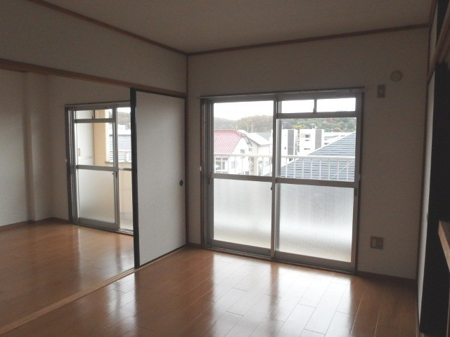 グリーンヒルズ１３０の居間・リビング