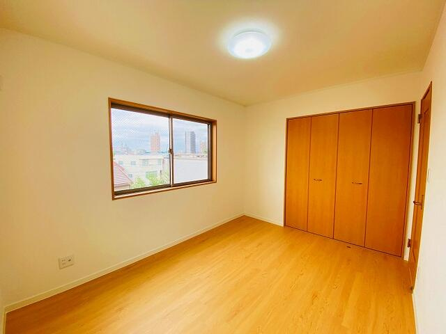 名古屋市西区稲生町の洋室