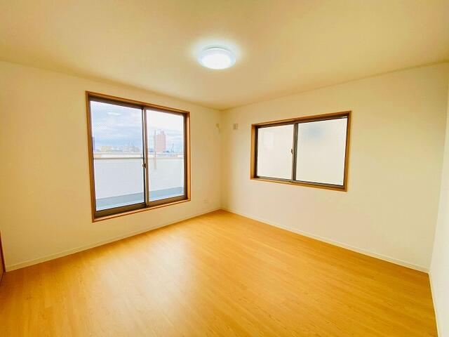 名古屋市西区稲生町の洋室