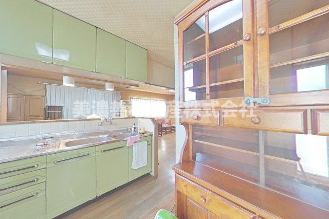６５３５８　本巣市下真桑中古戸建てのキッチン