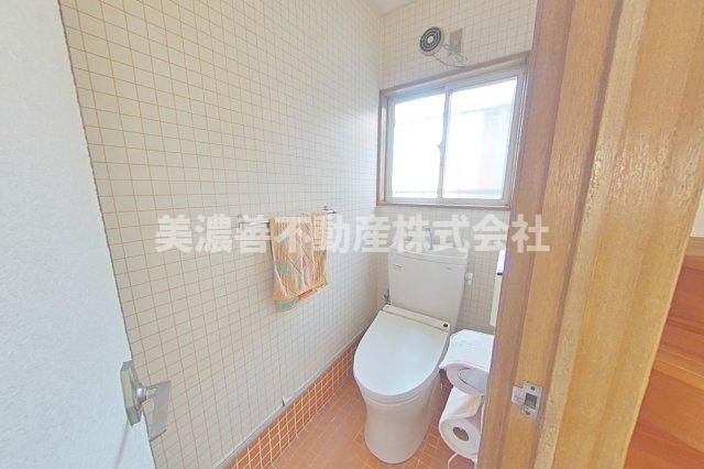 ６５３５８　本巣市下真桑中古戸建てのトイレ