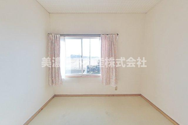 ６５３５８　本巣市下真桑中古戸建ての洋室