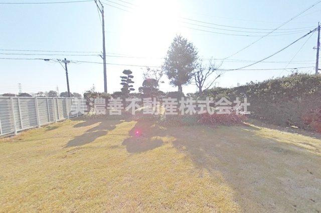 ６５３５８　本巣市下真桑中古戸建ての庭
