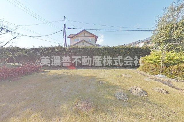 ６５３５８　本巣市下真桑中古戸建ての庭