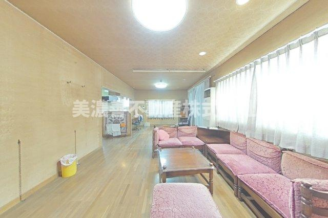 ６５３５８　本巣市下真桑中古戸建ての居間・リビング