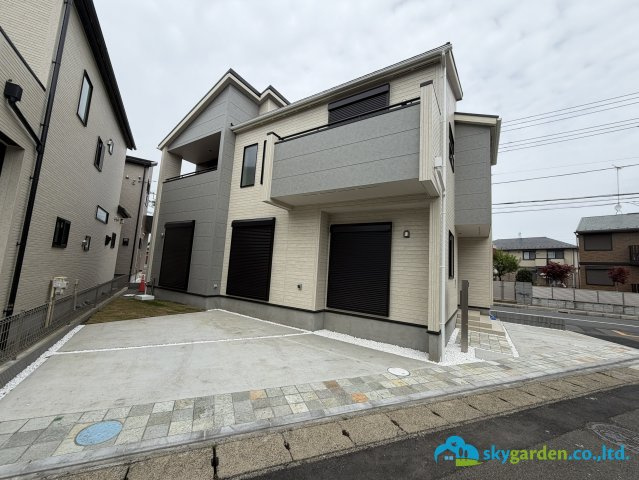 平塚市東真土2丁目　新築戸建　全3棟2号棟の前面道路含む現地写真