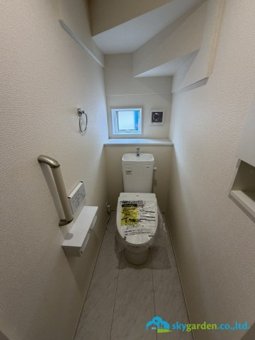 平塚市東真土2丁目　新築戸建　全3棟2号棟のトイレ
