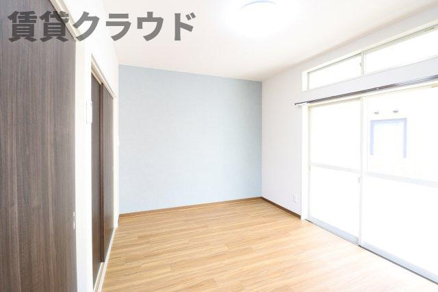 ラルゴの寝室|広くて明るい寝室