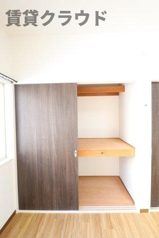 ラルゴの収納|洋服はもちろん、その他の荷物も収納可能♪