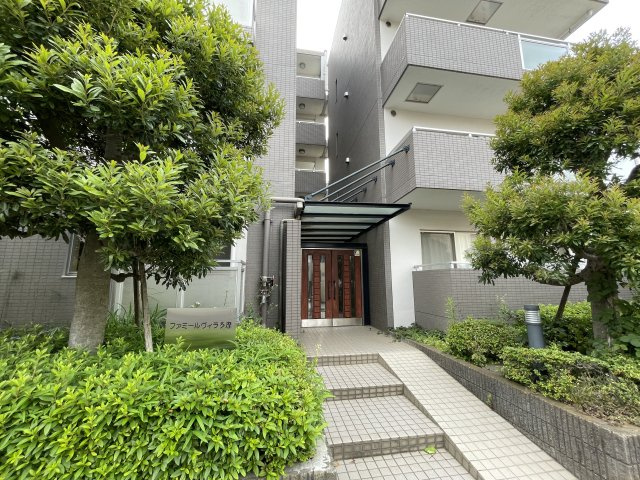 川崎市多摩区登戸の賃貸マンションのエントランス