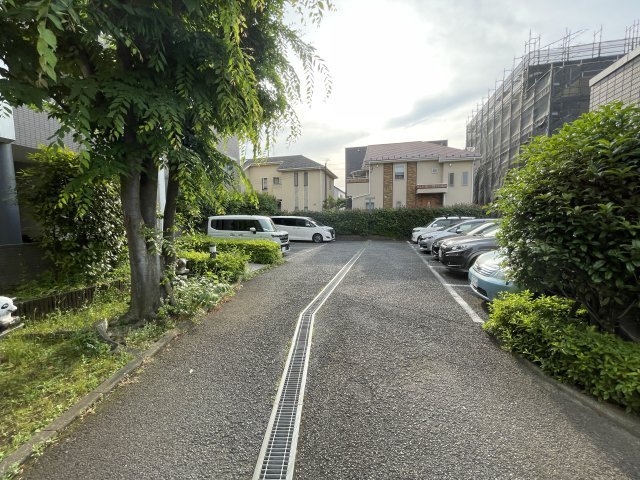 川崎市多摩区登戸の賃貸マンションの駐車場