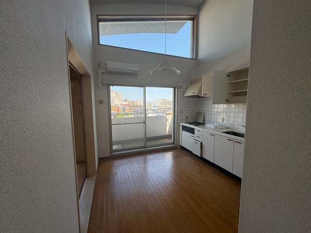 川崎市多摩区登戸の賃貸マンションの居間・リビング