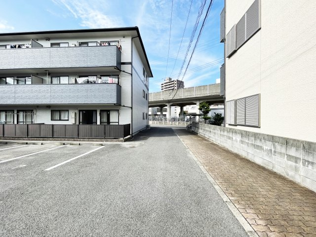 フォブール佐古　A棟の駐車場