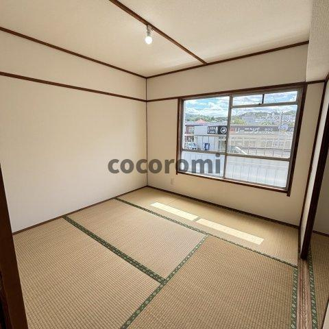 藤が尾車庫付貸家の内装