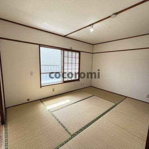 藤が尾車庫付貸家の寝室