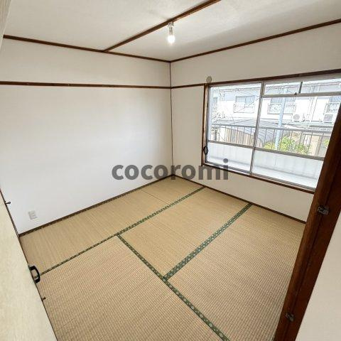 藤が尾車庫付貸家の和室