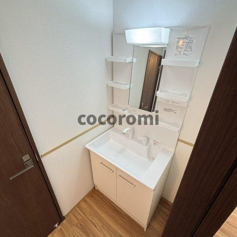 藤が尾車庫付貸家の洗面所