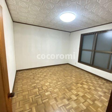 田井町貸家の居間・リビング