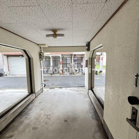 南中振貸家のロビー