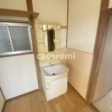 印田町貸家の洗面所