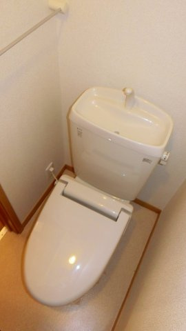 ブレスィング幕張のトイレ|ゆったりとした空間のトイレです