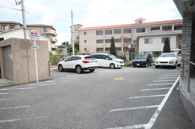 メイプルコート宝塚の駐車場|カースペースがあります