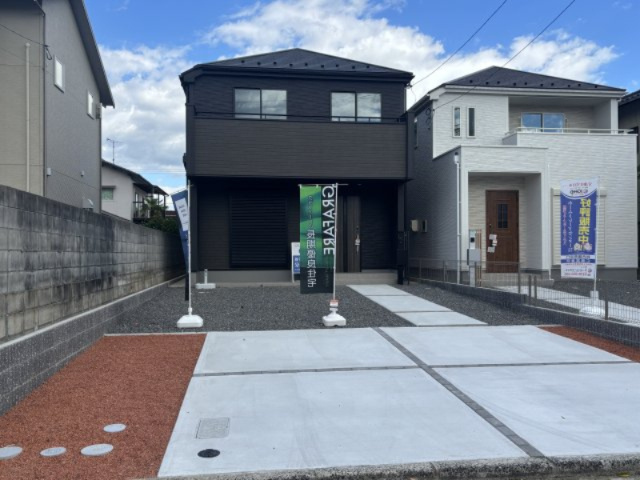 廿日市市阿品3期の駐車場|駐車スペースも確保された外観。シンプルかつ機能的なデザインが魅力です。