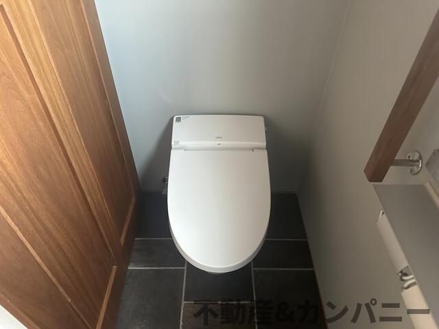 東温市志津川南４丁目の中古一戸建のトイレ|落ち着いたトイレです