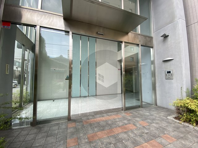 Art Pension高井田のエントランス