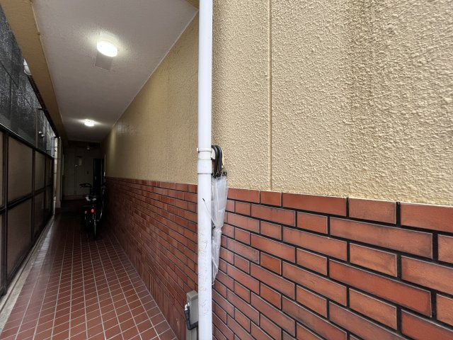 ワイエスハイツのエントランス