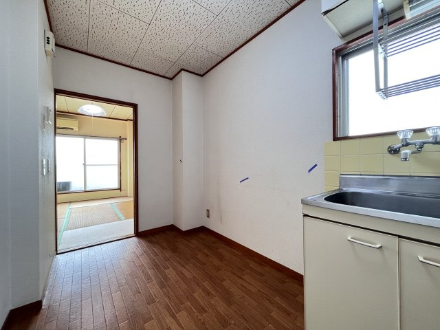 ワイエスハイツの居間・リビング