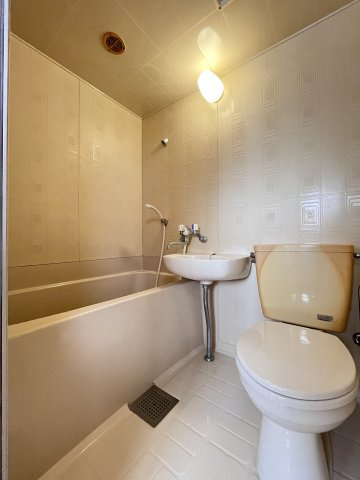 ワイエスハイツの浴室