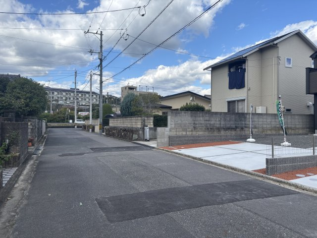 廿日市市阿品3期の前面道路含む現地写真