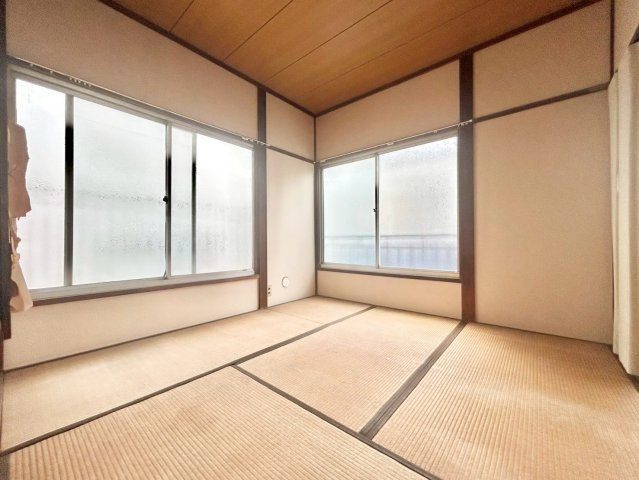 品川区旗の台5丁目　中古戸建の和室|2025.10.24撮影

現地ご見学希望・資料請求などお気軽にお問い合わせ下さい！
03-5990-5201