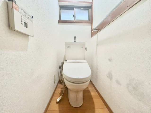 品川区旗の台5丁目　中古戸建のトイレ|現地写真

現地ご見学希望・資料請求などお気軽にお問い合わせ下さい！
03-5990-5201