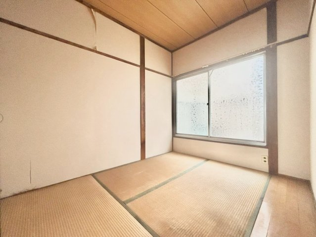 品川区旗の台5丁目　中古戸建の和室|2025.10.24撮影

現地ご見学希望・資料請求などお気軽にお問い合わせ下さい！
03-5990-5201