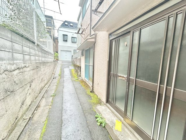 品川区旗の台5丁目　中古戸建の前面道路含む現地写真|2025.10.24撮影

現地ご見学希望・資料請求などお気軽にお問い合わせ下さい！
03-5990-5201