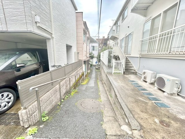 品川区旗の台5丁目　中古戸建の前面道路含む現地写真|2025.10.24撮影

現地ご見学希望・資料請求などお気軽にお問い合わせ下さい！
03-5990-5201