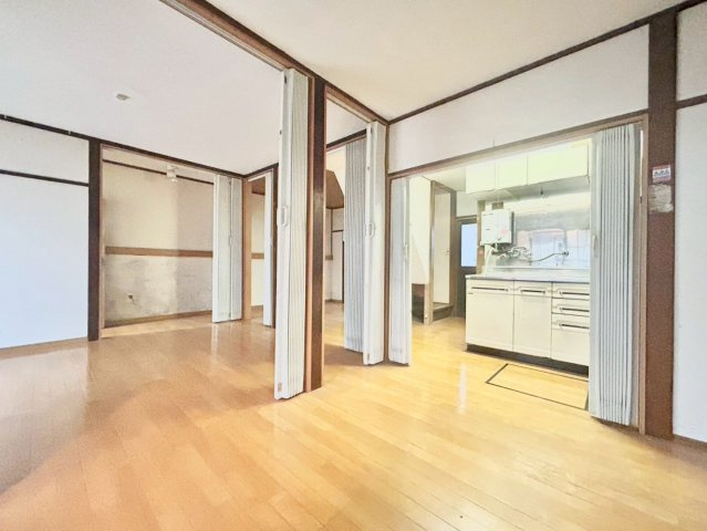 品川区旗の台5丁目　中古戸建の居間・リビング|2025.10.24撮影

現地ご見学希望・資料請求などお気軽にお問い合わせ下さい！
03-5990-5201