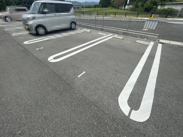 エスポワール木梨の駐車場