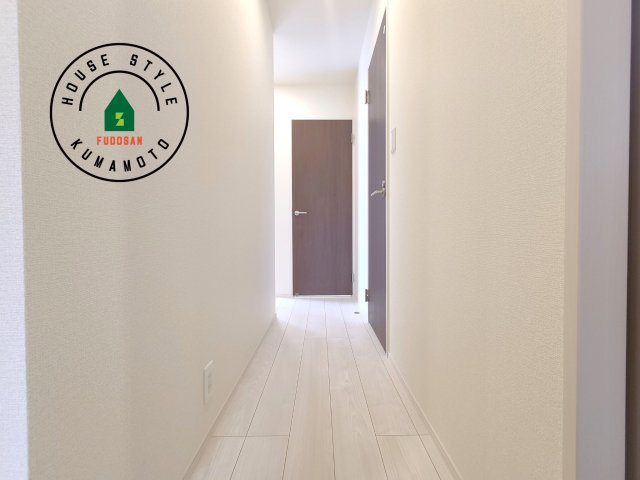 熊本市東区山ノ内3丁目第1-2棟(1号棟)の内観：施工例|平屋はワンフロアしかないため、部屋と部屋の距離が近くなります。 生活音の緩衝材として廊下を活用するのがおすすめです。