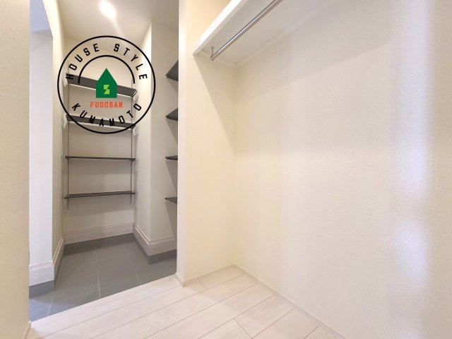 熊本市東区山ノ内3丁目第1-2棟(1号棟)の内観：施工例|シューズクロークになります。