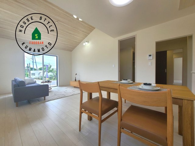 熊本市東区山ノ内3丁目第1-2棟(1号棟)の内観：施工例|多くの時間を過すことになるリビングだからこそ、いつも穏やかな空間・解放感が味わえ毎日が充実します。