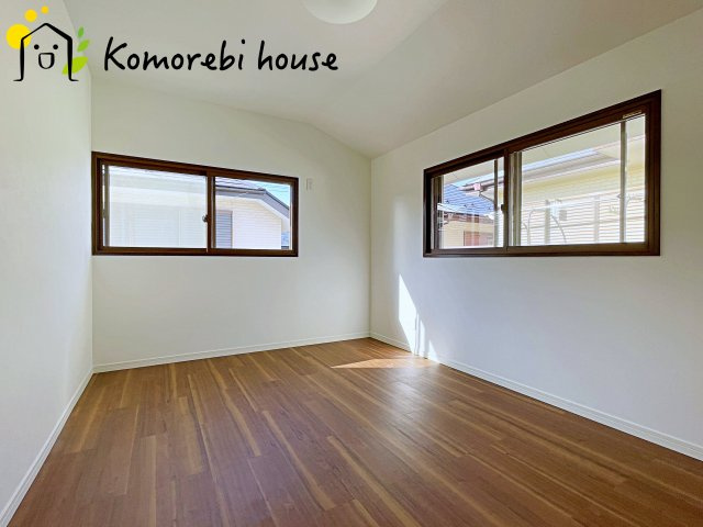 上尾市中妻5丁目　中古一戸建ての洋室|明るい洋室です